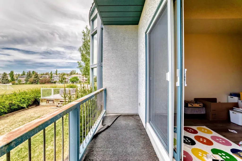 55 Signal Ridge Place SW Calgary AB T3H 2P2