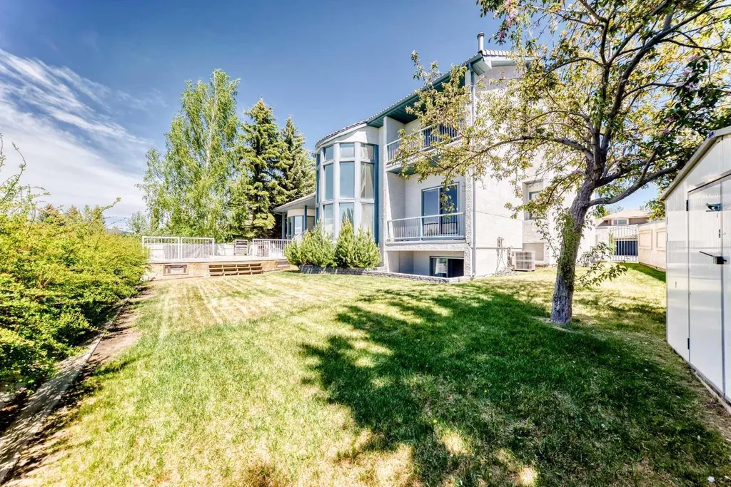 55 Signal Ridge Place SW Calgary AB T3H 2P2