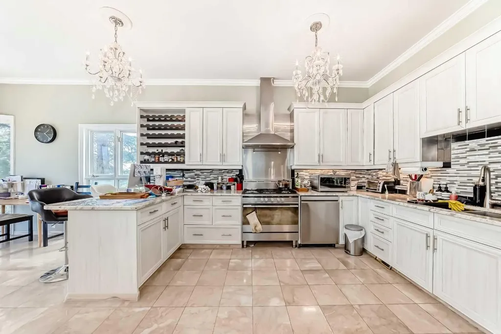 55 Signal Ridge Place SW Calgary AB T3H 2P2