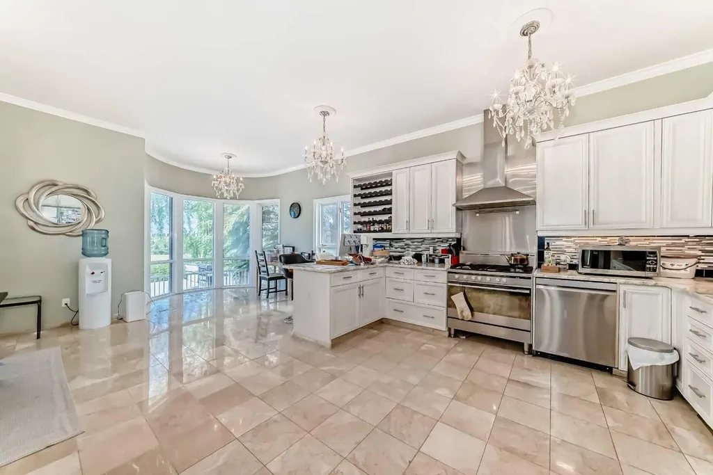 55 Signal Ridge Place SW Calgary AB T3H 2P2
