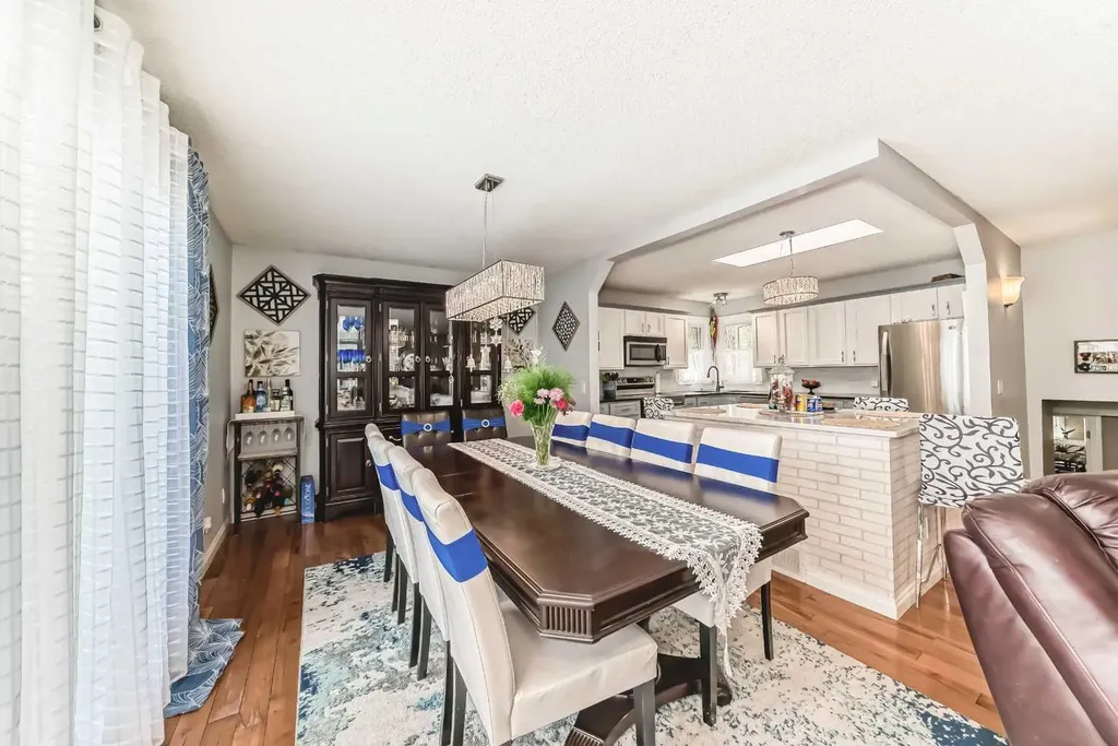 43 Beaconsfield Way NW Calgary AB T3K 1W9