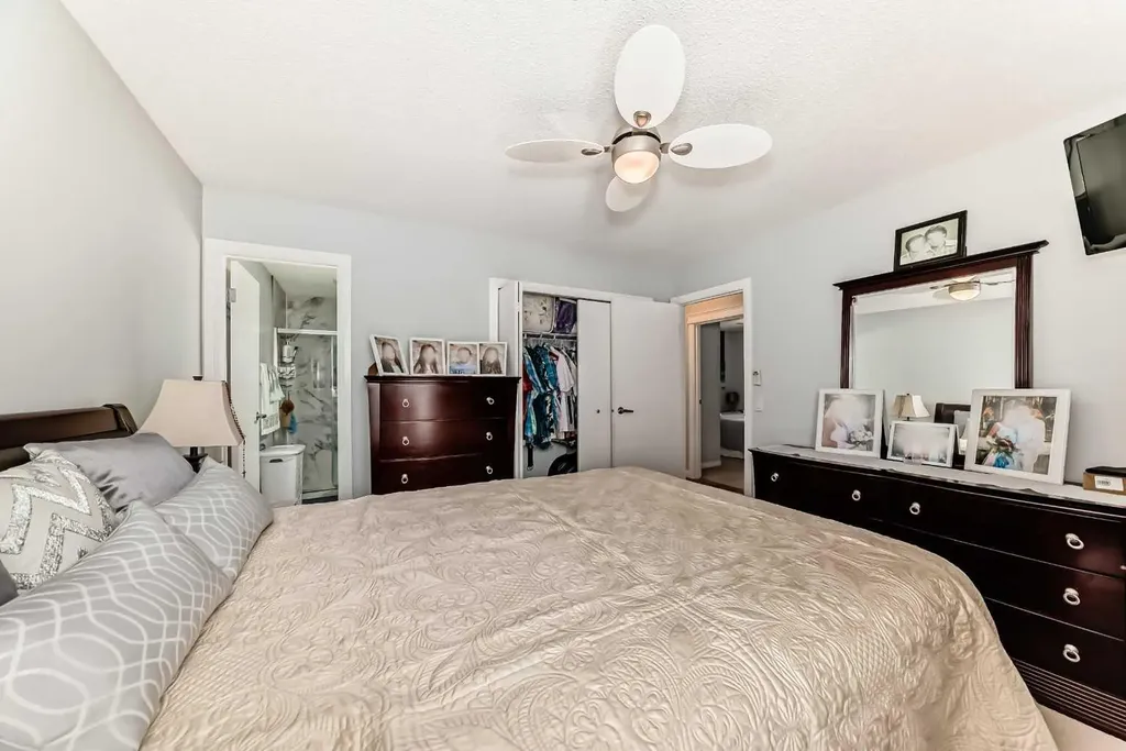 43 Beaconsfield Way NW Calgary AB T3K 1W9
