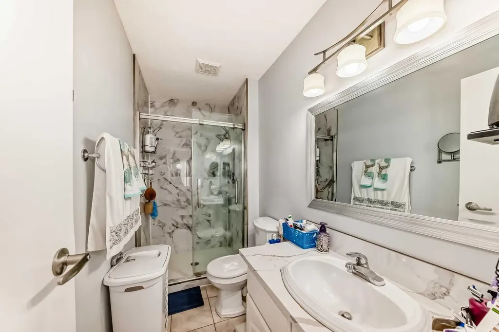 43 Beaconsfield Way NW Calgary AB T3K 1W9