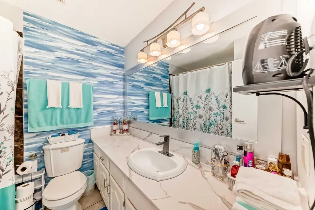 43 Beaconsfield Way NW Calgary AB T3K 1W9
