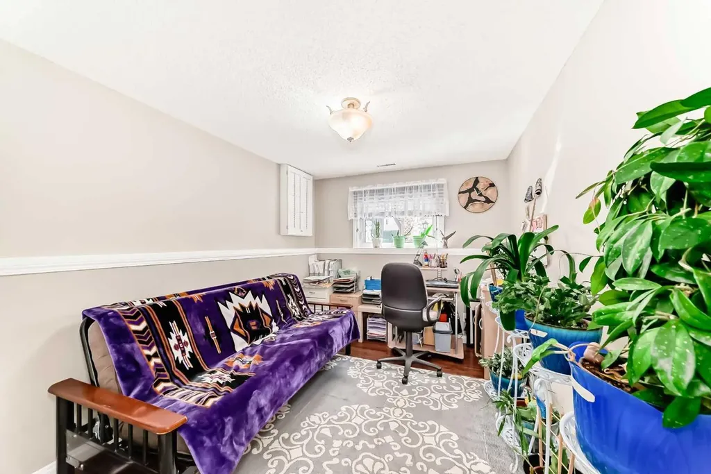 43 Beaconsfield Way NW Calgary AB T3K 1W9