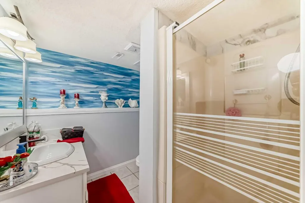 43 Beaconsfield Way NW Calgary AB T3K 1W9