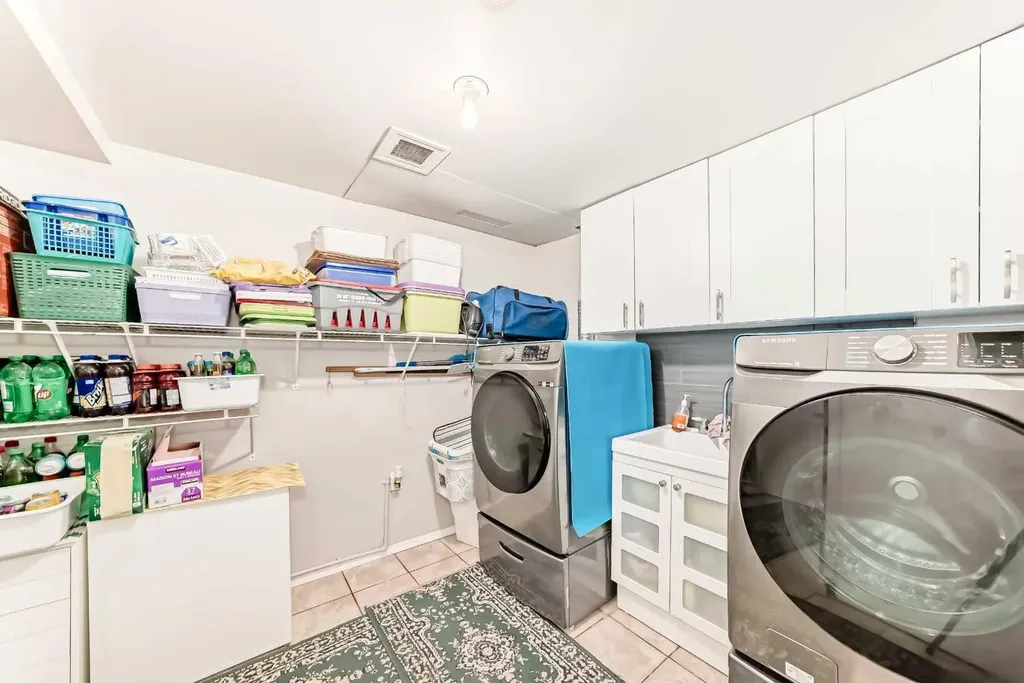 43 Beaconsfield Way NW Calgary AB T3K 1W9