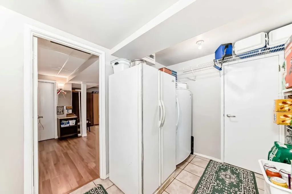 43 Beaconsfield Way NW Calgary AB T3K 1W9