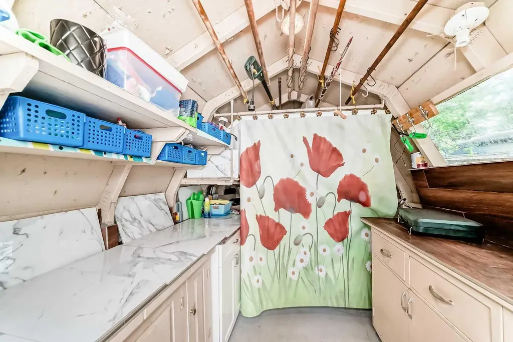 43 Beaconsfield Way NW Calgary AB T3K 1W9