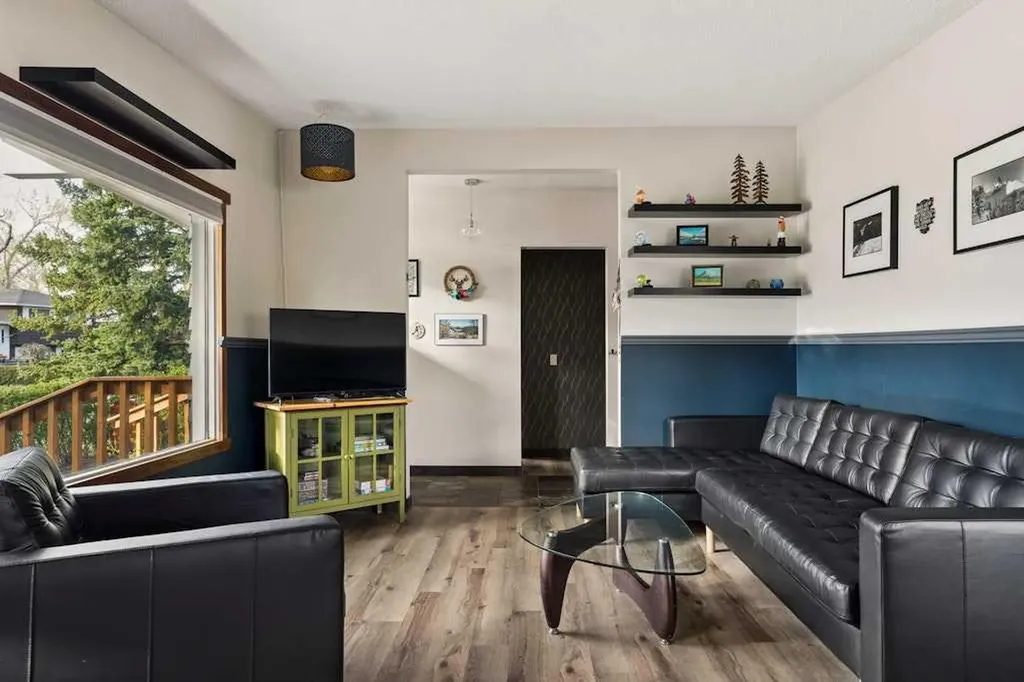 6216 Dalsby Road NW Calgary AB T3A 1M7