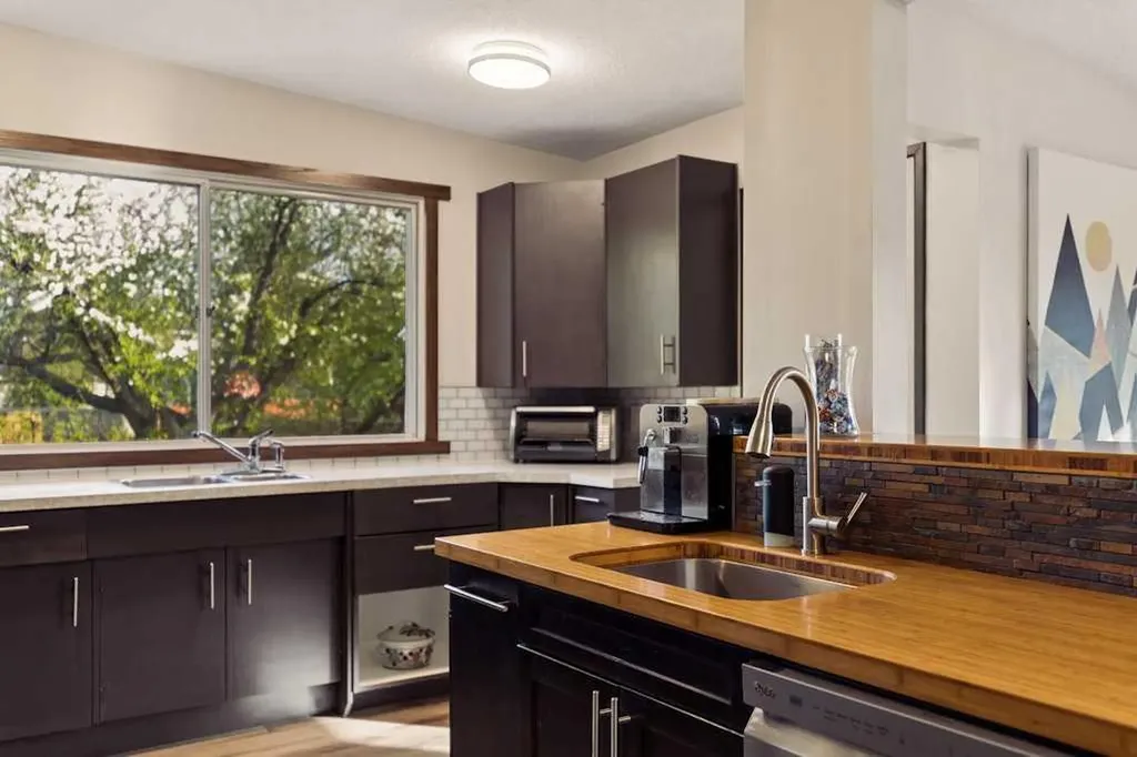 6216 Dalsby Road NW Calgary AB T3A 1M7