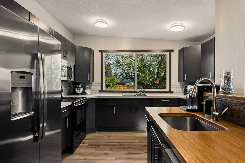 6216 Dalsby Road NW Calgary AB T3A 1M7