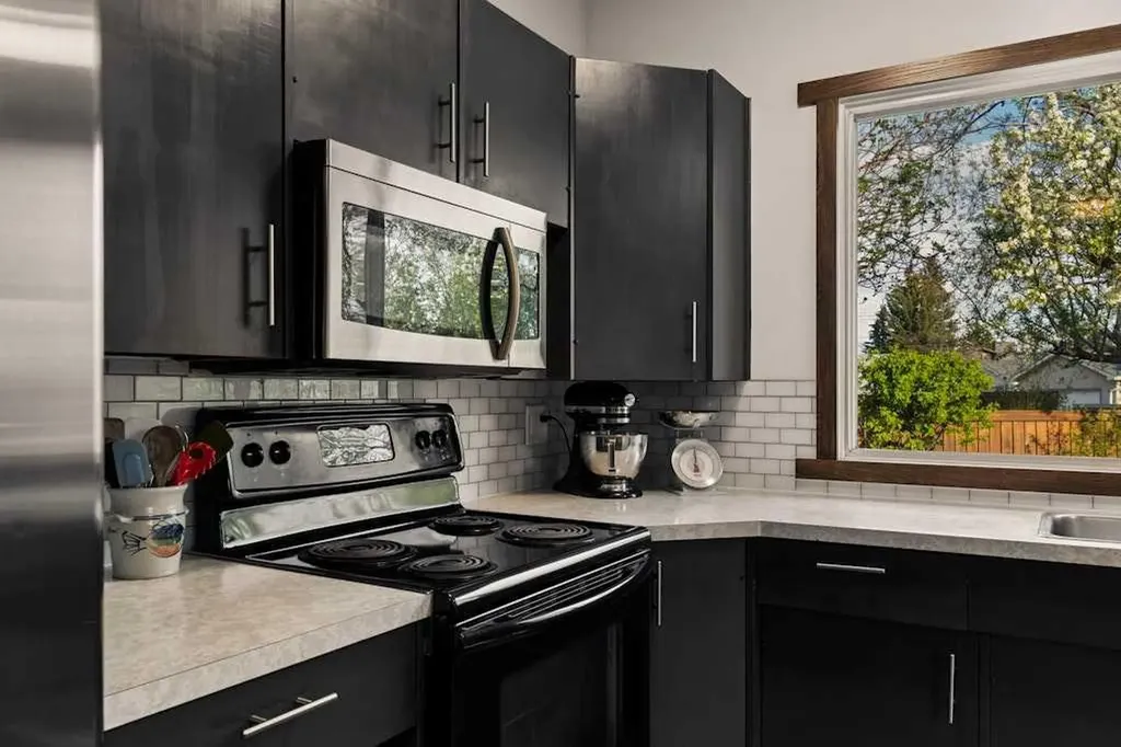 6216 Dalsby Road NW Calgary AB T3A 1M7
