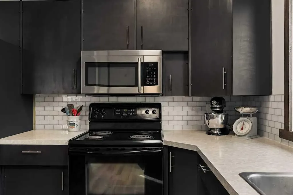 6216 Dalsby Road NW Calgary AB T3A 1M7