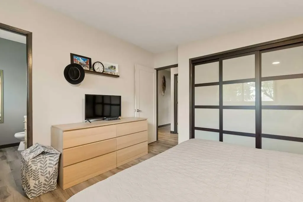 6216 Dalsby Road NW Calgary AB T3A 1M7