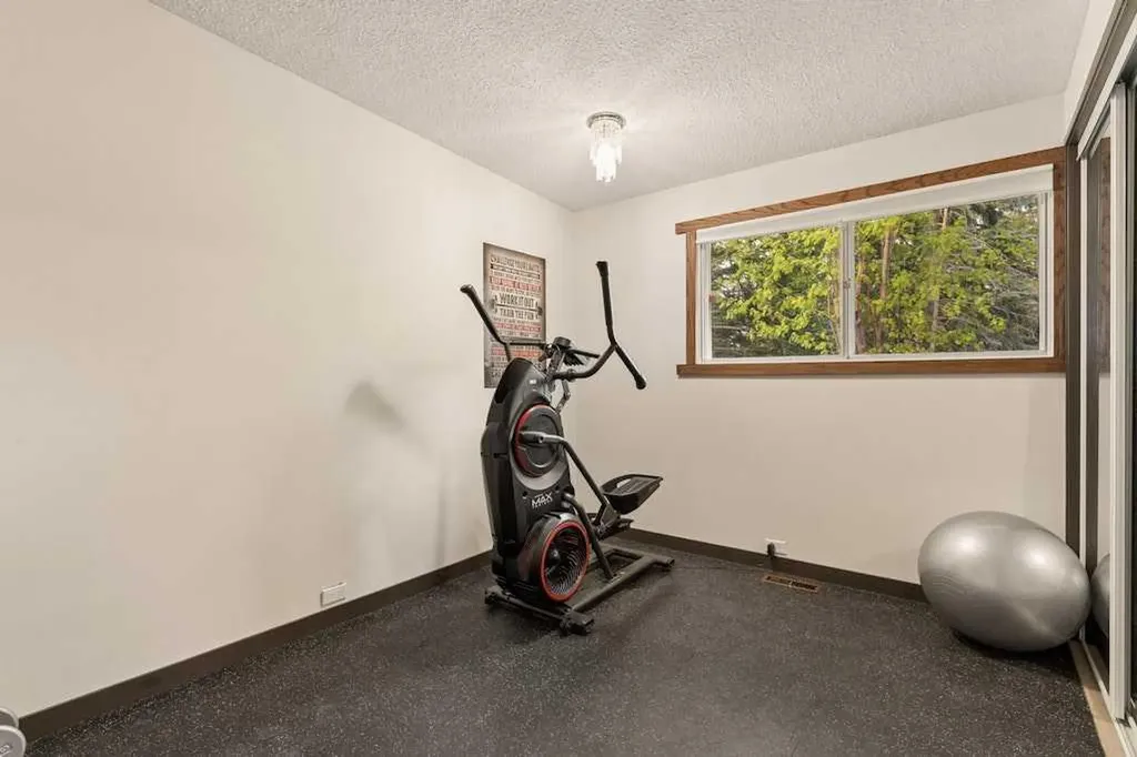 6216 Dalsby Road NW Calgary AB T3A 1M7