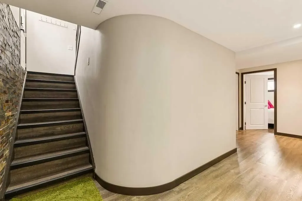 6216 Dalsby Road NW Calgary AB T3A 1M7