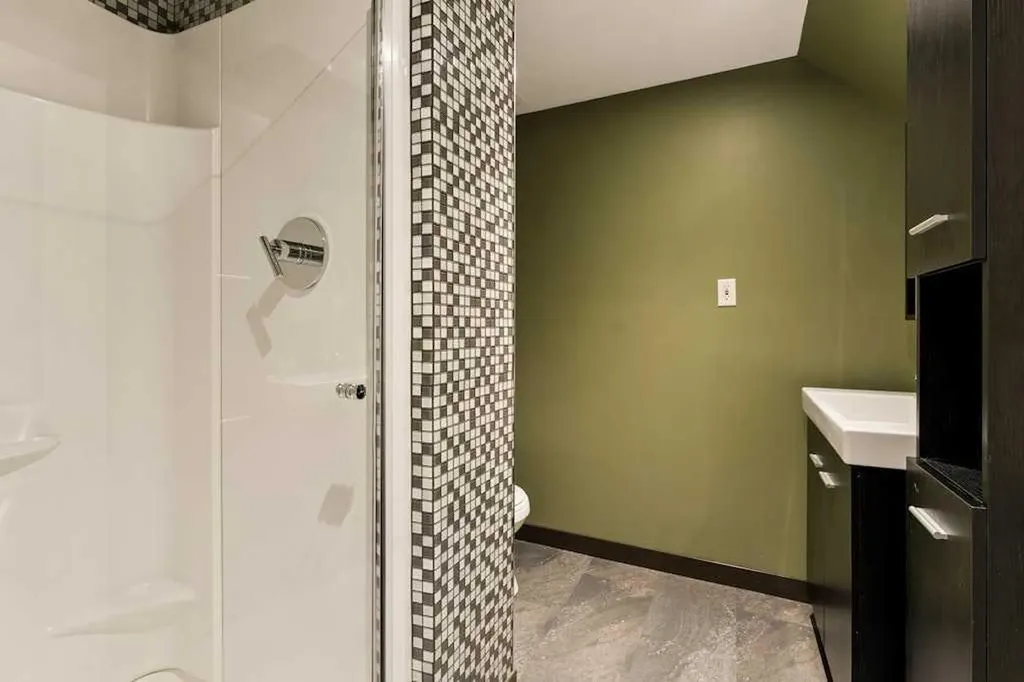 6216 Dalsby Road NW Calgary AB T3A 1M7