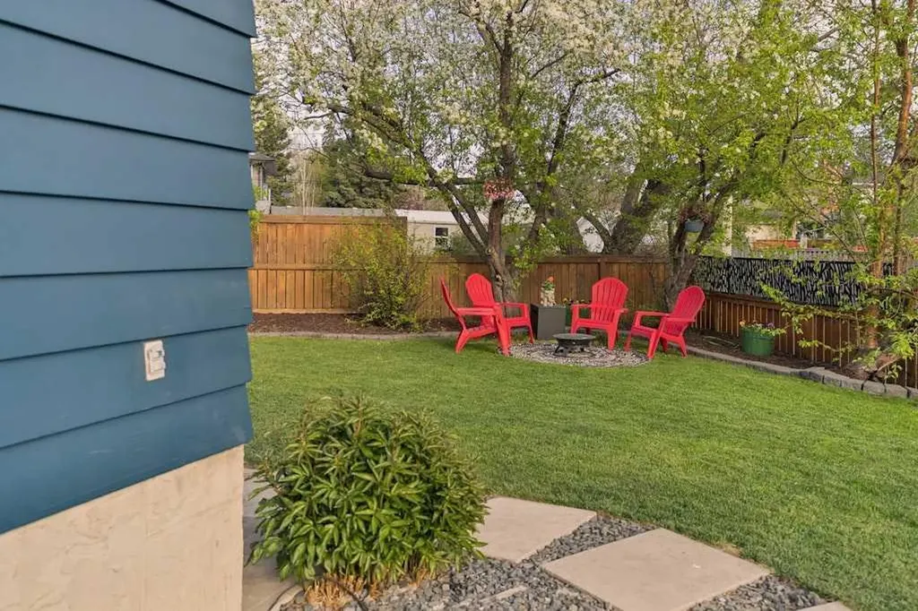6216 Dalsby Road NW Calgary AB T3A 1M7