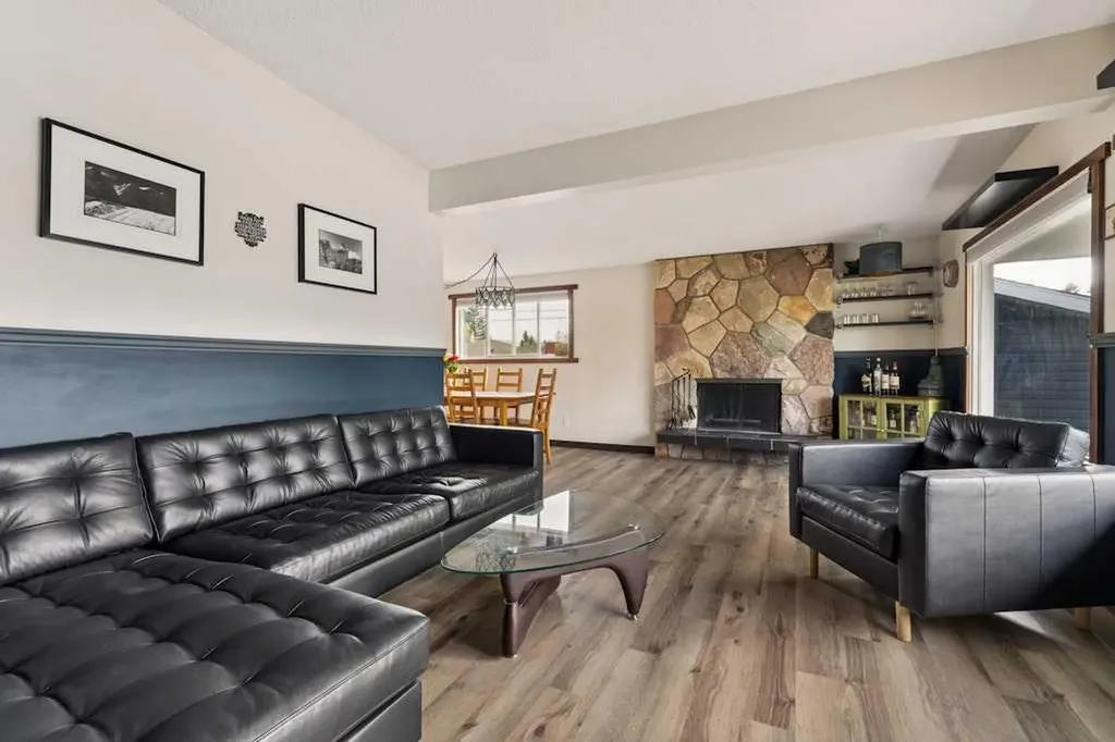 6216 Dalsby Road NW Calgary AB T3A 1M7
