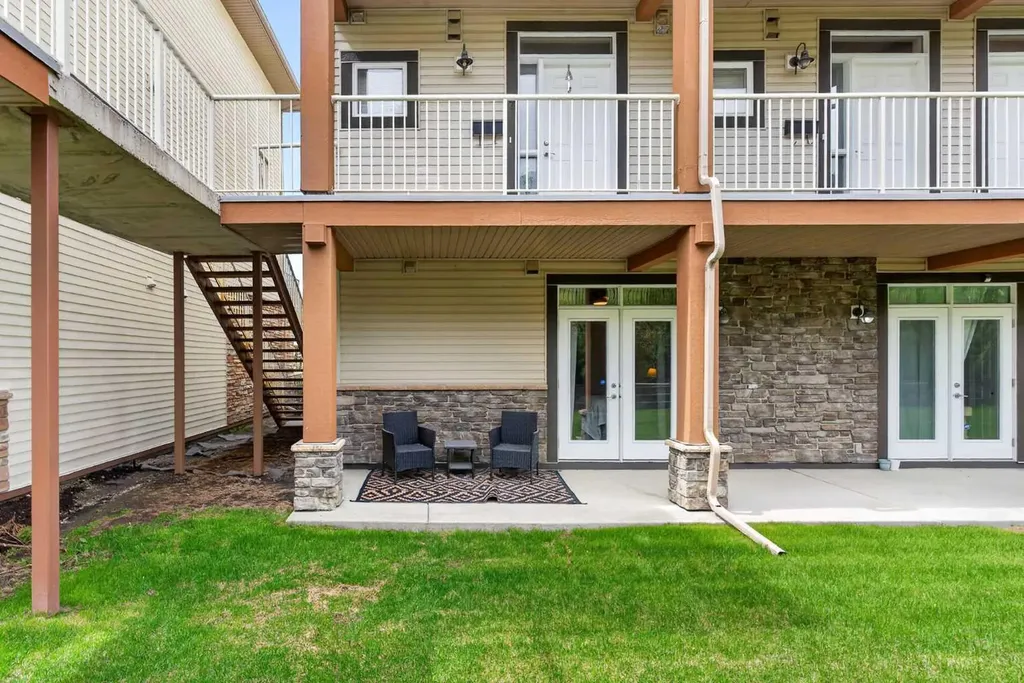 108 Rockyledge View NW Calgary AB T3G5X2