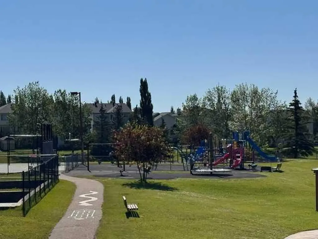 108 Rockyledge View NW Calgary AB T3G5X2