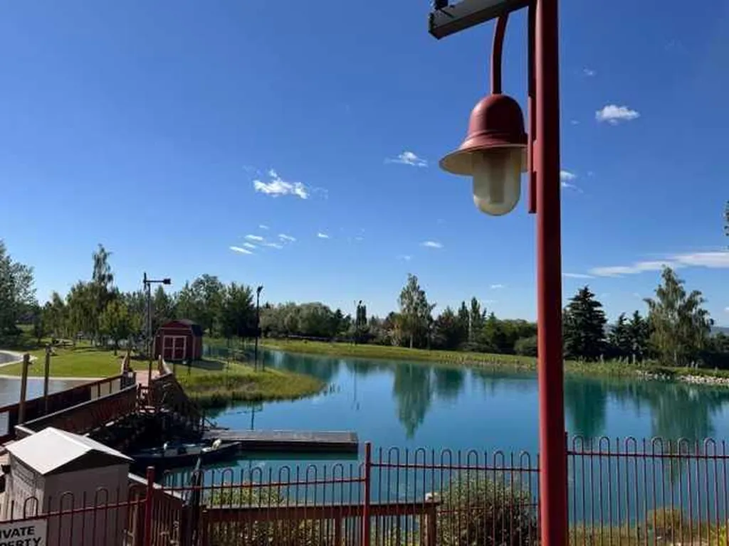 108 Rockyledge View NW Calgary AB T3G5X2
