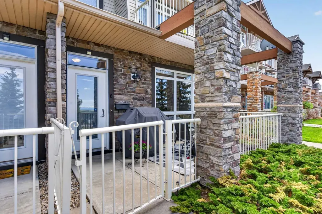 108 Rockyledge View NW Calgary AB T3G5X2