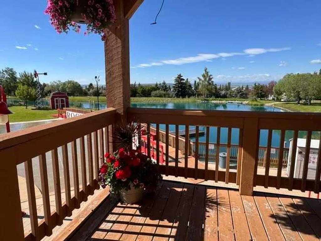 108 Rockyledge View NW Calgary AB T3G5X2