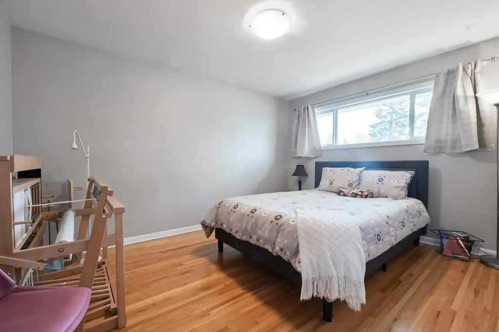 4027 19 Street NW Calgary AB T2L 2B7