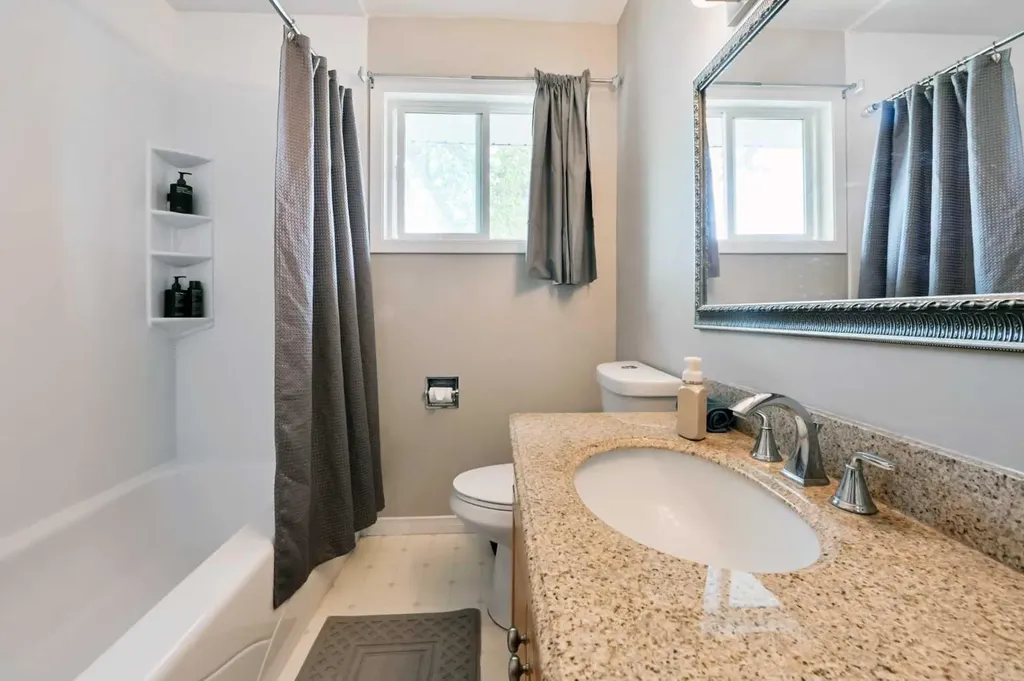 4027 19 Street NW Calgary AB T2L 2B7