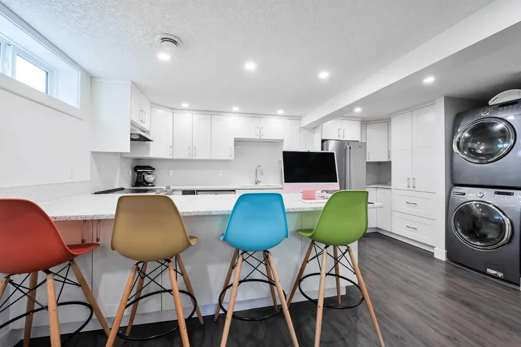 4027 19 Street NW Calgary AB T2L 2B7