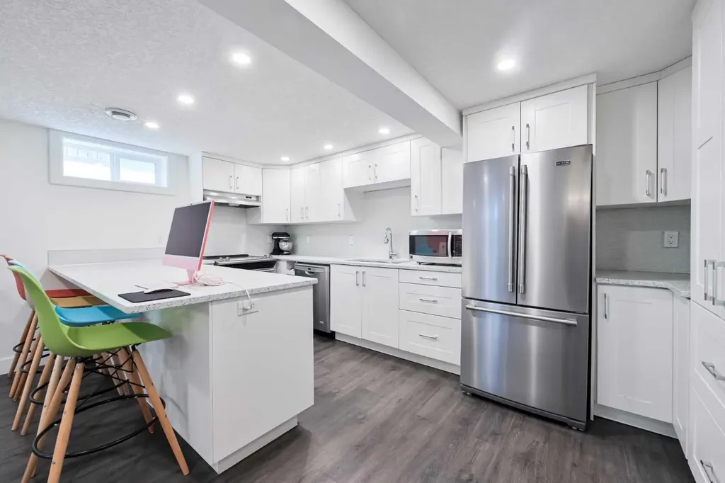 4027 19 Street NW Calgary AB T2L 2B7