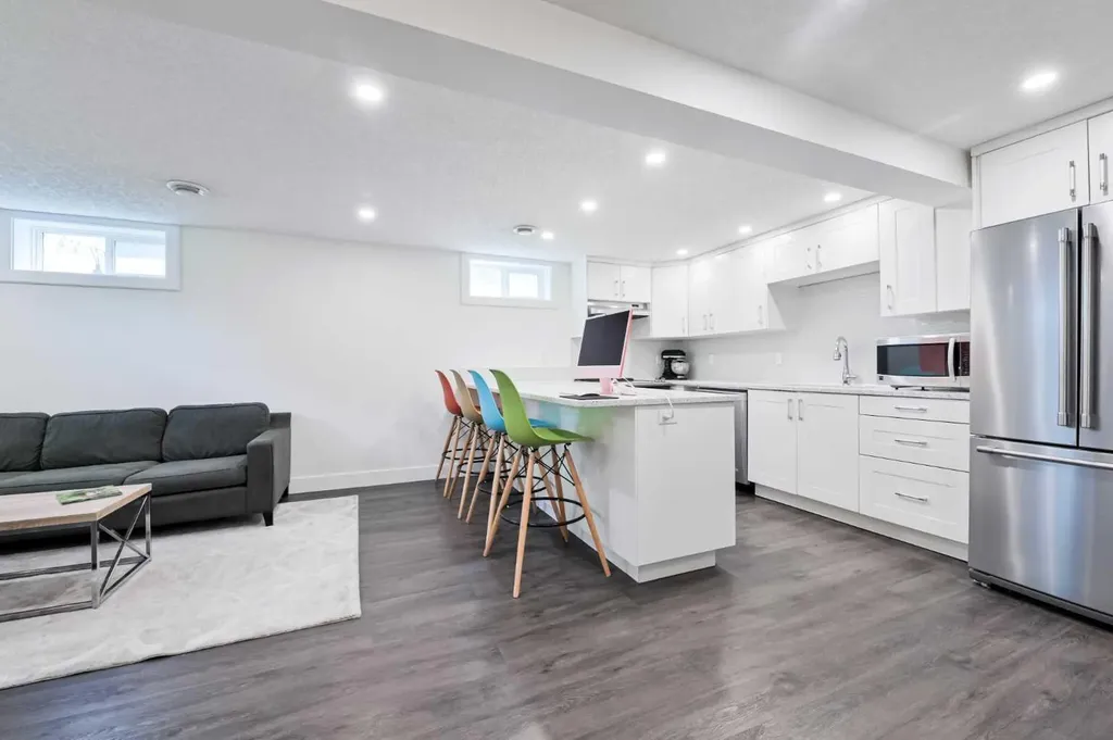 4027 19 Street NW Calgary AB T2L 2B7