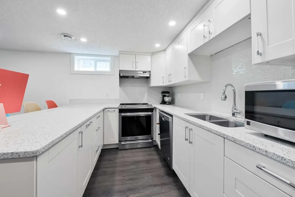 4027 19 Street NW Calgary AB T2L 2B7