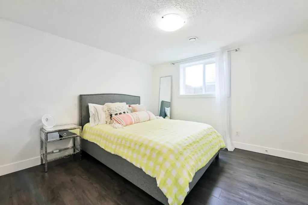 4027 19 Street NW Calgary AB T2L 2B7