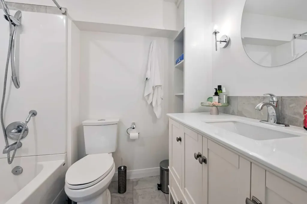 4027 19 Street NW Calgary AB T2L 2B7