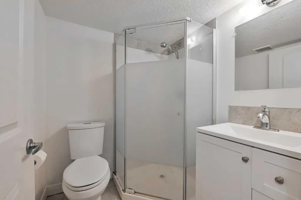 4027 19 Street NW Calgary AB T2L 2B7