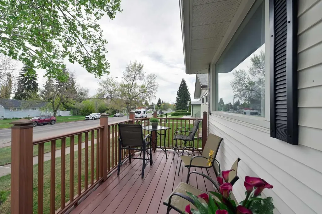 4027 19 Street NW Calgary AB T2L 2B7