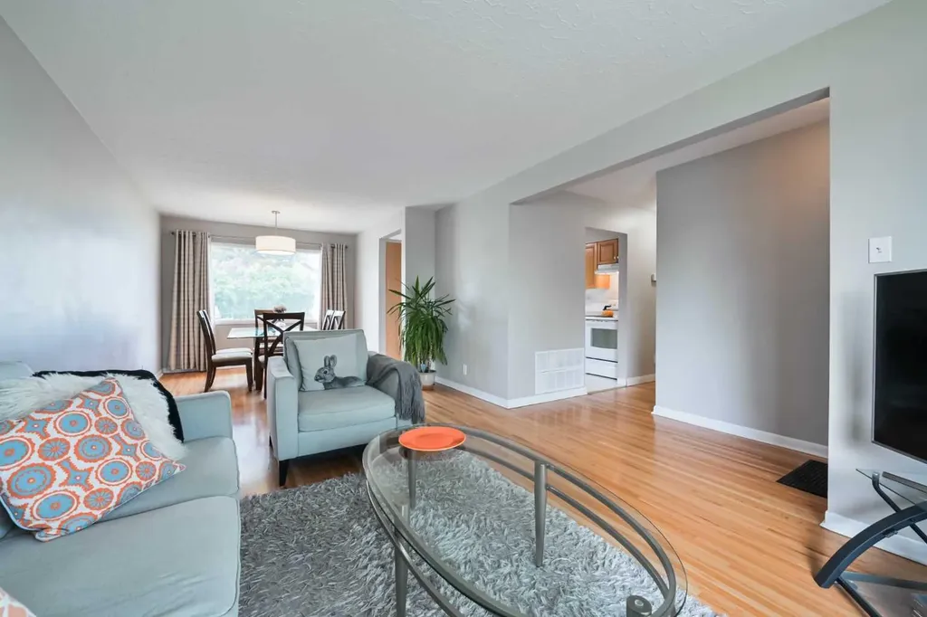 4027 19 Street NW Calgary AB T2L 2B7