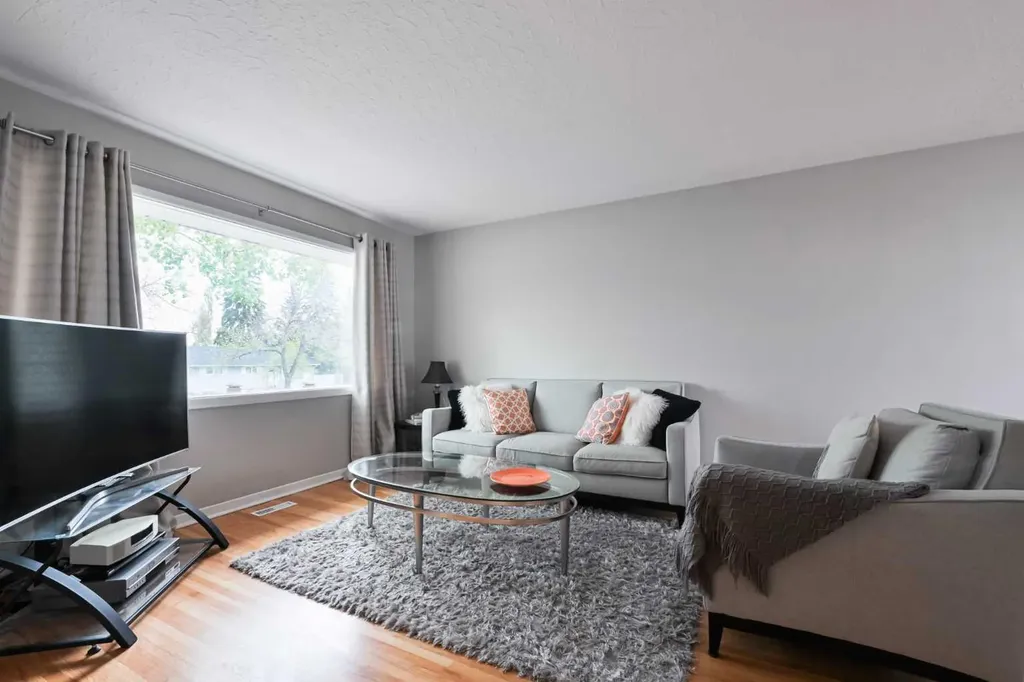 4027 19 Street NW Calgary AB T2L 2B7