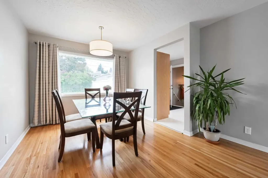 4027 19 Street NW Calgary AB T2L 2B7