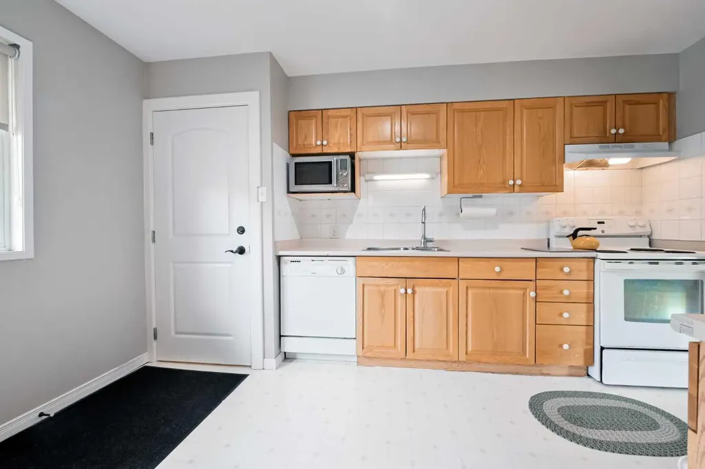 4027 19 Street NW Calgary AB T2L 2B7