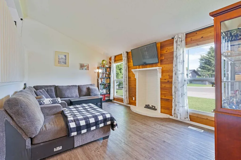 65 Princeton Crescent W Lethbridge AB T1K 4S5