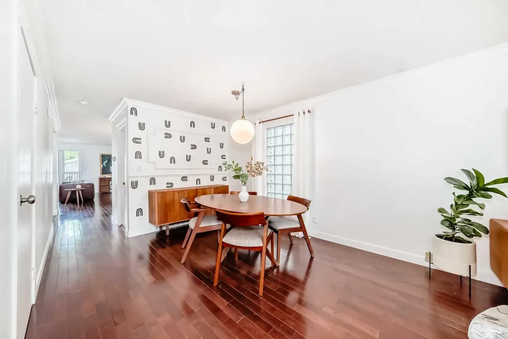2235 7 Avenue Calgary AB T2N0Z9