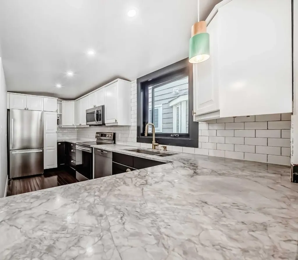 2235 7 Avenue Calgary AB T2N0Z9