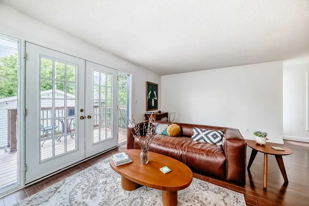 2235 7 Avenue Calgary AB T2N0Z9