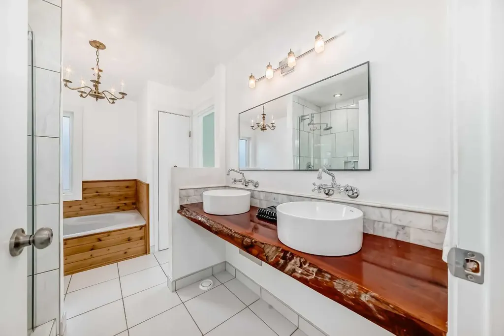 2235 7 Avenue Calgary AB T2N0Z9