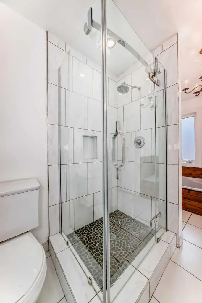 2235 7 Avenue Calgary AB T2N0Z9