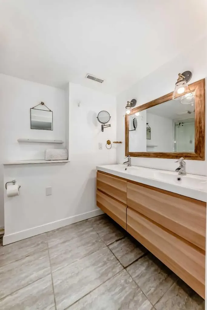 2235 7 Avenue Calgary AB T2N0Z9